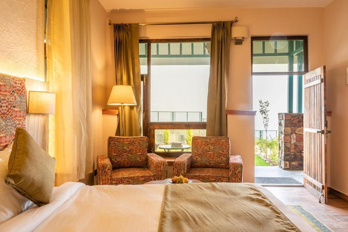 Tiaraa Jujurana Resort T Pathyar Exteriér fotografie